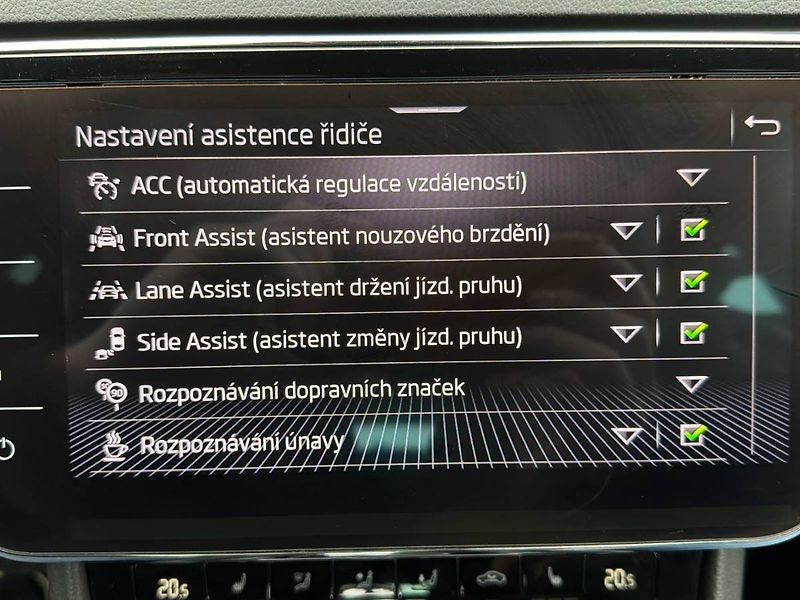 Škoda Superb (2021) kombi 2.0 TDI 7DSG Laurin&Klem - fotka 25 z 35