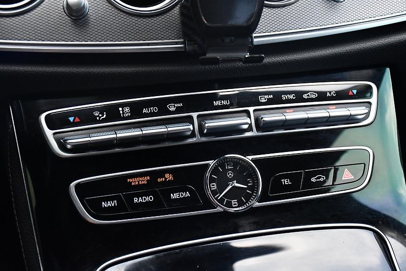 Mercedes-Benz Třídy E 350D AMG K360° HEAD-UP - fotka 32 z 51