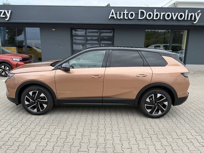 Opel Grandland GS Hybrid 1.2 TURBO (107kW/145 - fotka 2 z 25