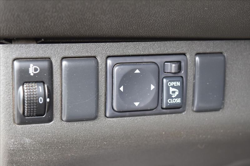 Nissan Navara 3,0 dCi V6 170KW TAŽNÉ 4X4 ALU - fotka 27 z 45