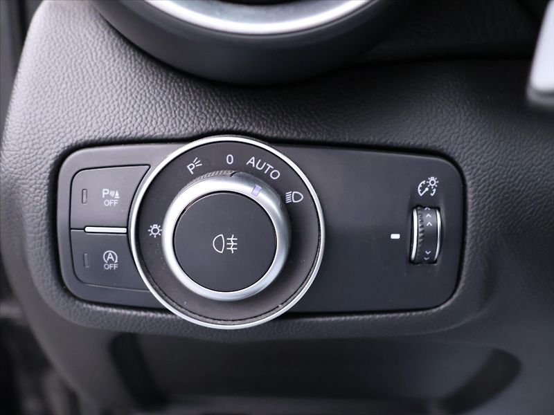 Alfa Romeo Giulia 2,1 JTD 110kW Aut. Navi Xenon - fotka 13 z 33