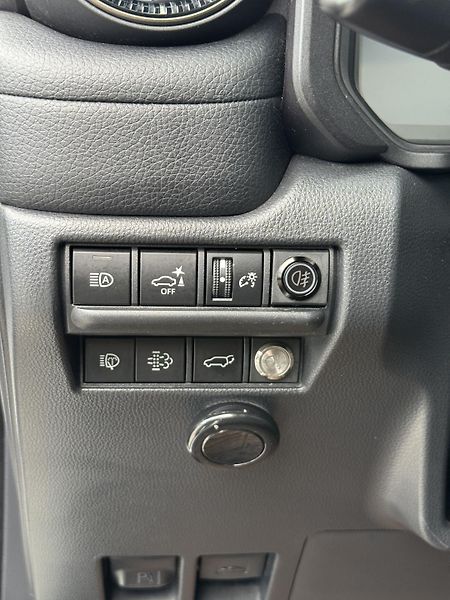 Toyota Land Cruiser (2023) 2.8 D-4D 4x4 Executive Skyview - fotka 25 z 33