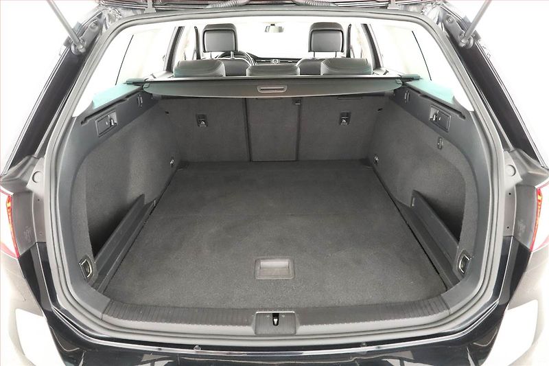 Volkswagen Passat (2018) 2.0 TDI, 4X4, Automat, Kůže - fotka 17 z 18