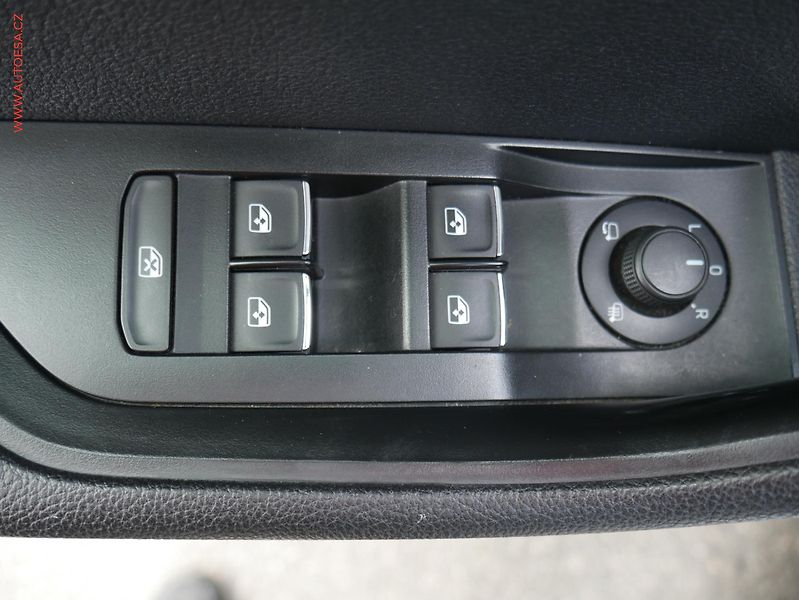Škoda Superb (2017) 1.6TDi, DSG, navi, xenon - fotka 15 z 21