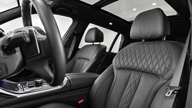 BMW X7 (2024) - fotka 19 z 33