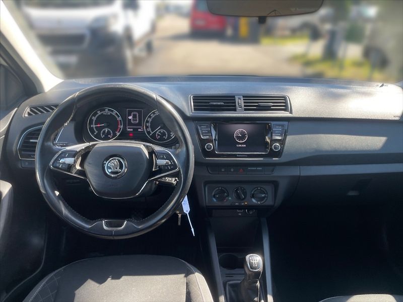 Škoda Fabia 1,0 TSI 70 Ambition - fotka 9 z 11