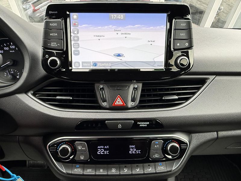 Hyundai i30 1,4 T-GDI DCT Style Automat ČR - fotka 27 z 42