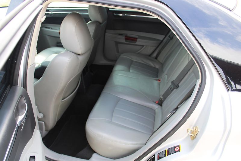 Chrysler 300C (2007) REZERVACE - fotka 10 z 17