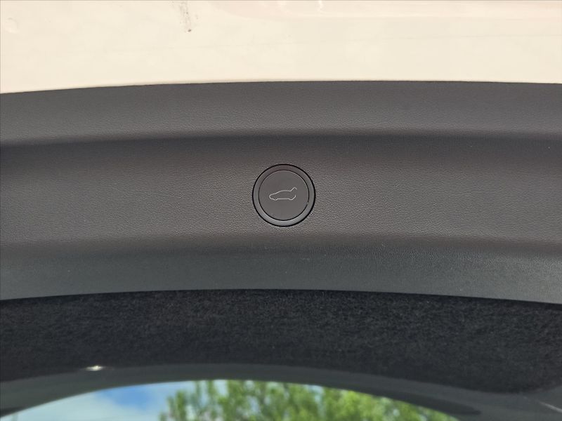 Tesla Model Y 0,0 378kW 4x4 LR Tažné z. SOH - fotka 13 z 20