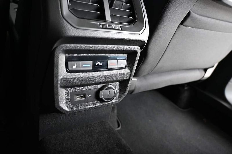 Volkswagen Tiguan (2021) 2.0 4Motion LED Matrix DSG ACC - fotka 26 z 35
