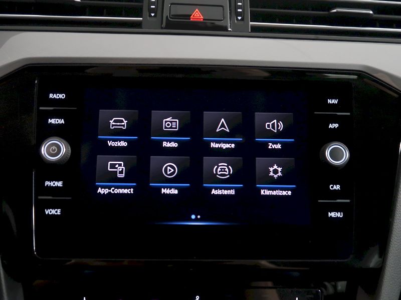 Volkswagen Passat (2023) BUSINESS PREMIUM 2.0TDI 110KW - fotka 20 z 36