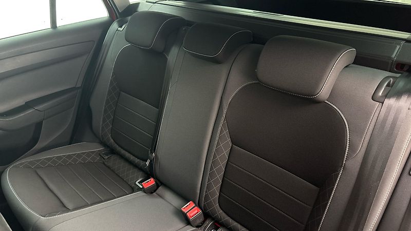 Škoda Fabia 1.0 TSI Ambition Combi - fotka 16 z 23