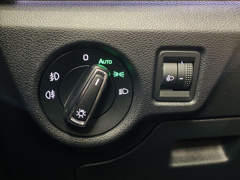 Škoda Scala 1,0 TSI 85kW Selection - fotka 19 z 25