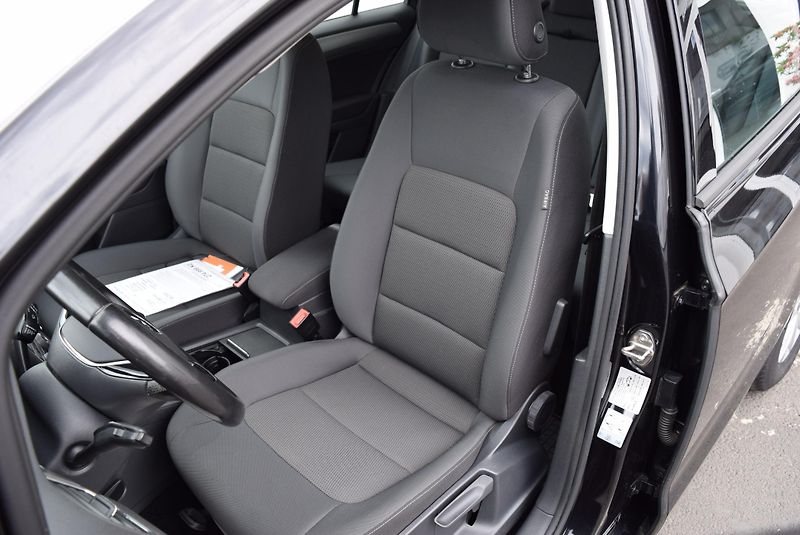 Volkswagen Golf Sportsvan (2016) 1.4TSI 92kw CLBMT TAŽNÉ NAVI  - fotka 20 z 50