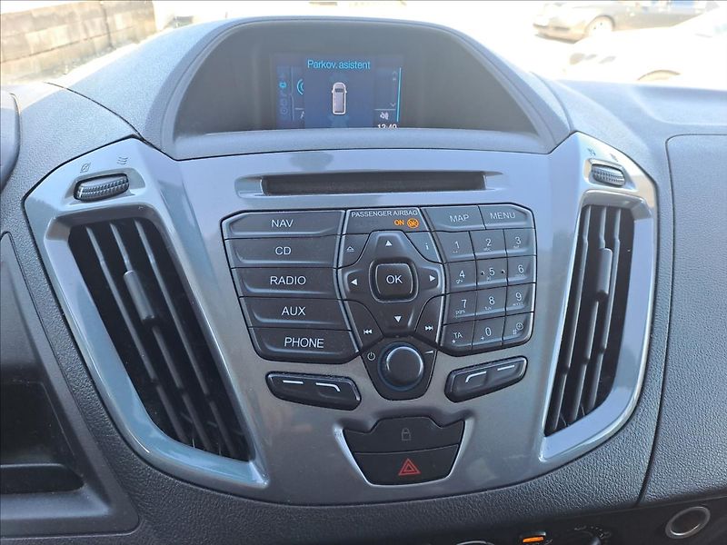 Ford Tourneo Custom 2,0 TDCI 9 MÍST - fotka 17 z 21
