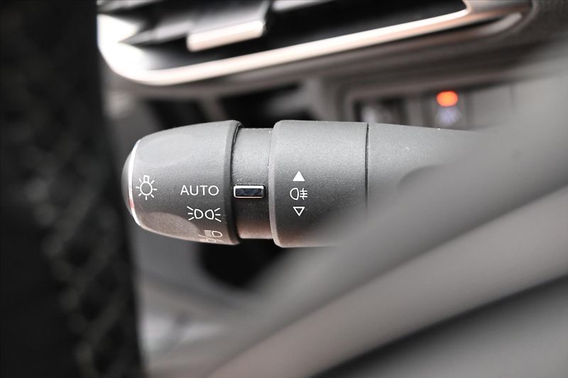 Peugeot 5008 1,5 96kW BlueHDi 7 míst Záruka - fotka 24 z 29