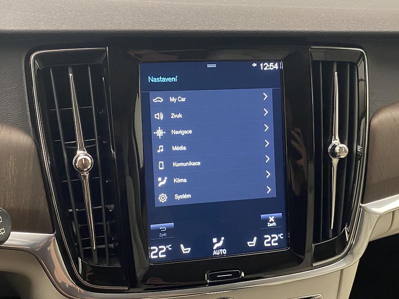 Volvo V90 CC B4 AWD MOMENTUM AUT - fotka 46 z 52