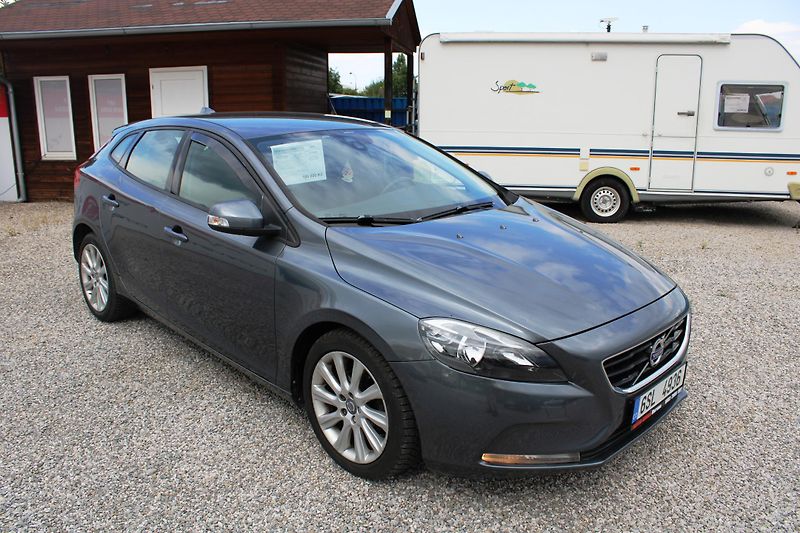Volvo V40 (2012) 1,6D2 KLIMA TEMPOMAT EL.OKNA - fotka 1 z 16