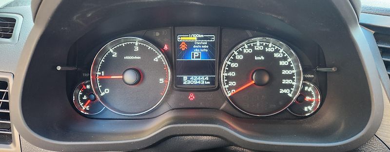 Subaru Outback (2015)  2.0D*BOXER*4x4*AUT*VÝHŘEV*ČR* - fotka 11 z 44