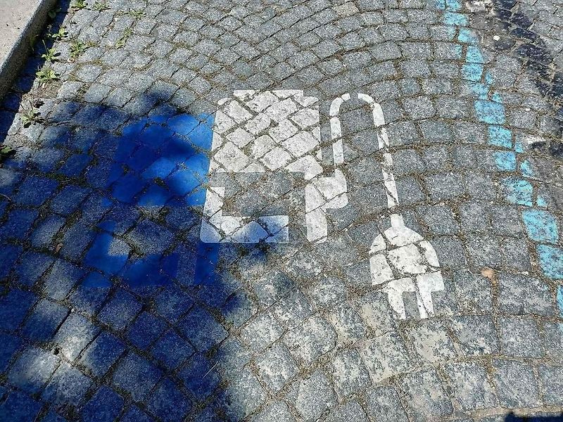 Nabíjecí stanice elektromobilů Praha 3 - Mahlerovy sady