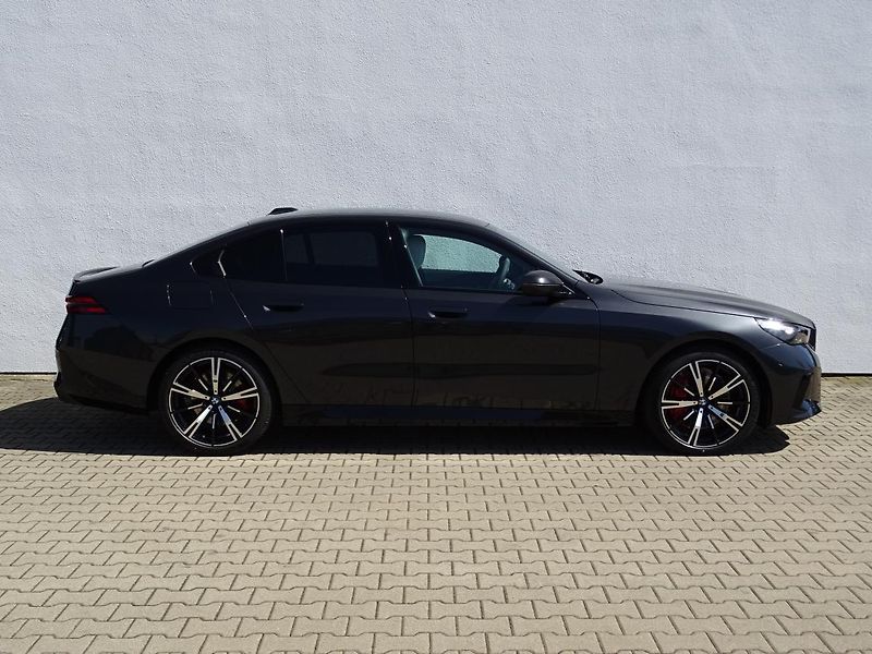 BMW Řada 5 540d xDrive Sedan - fotka 5 z 7