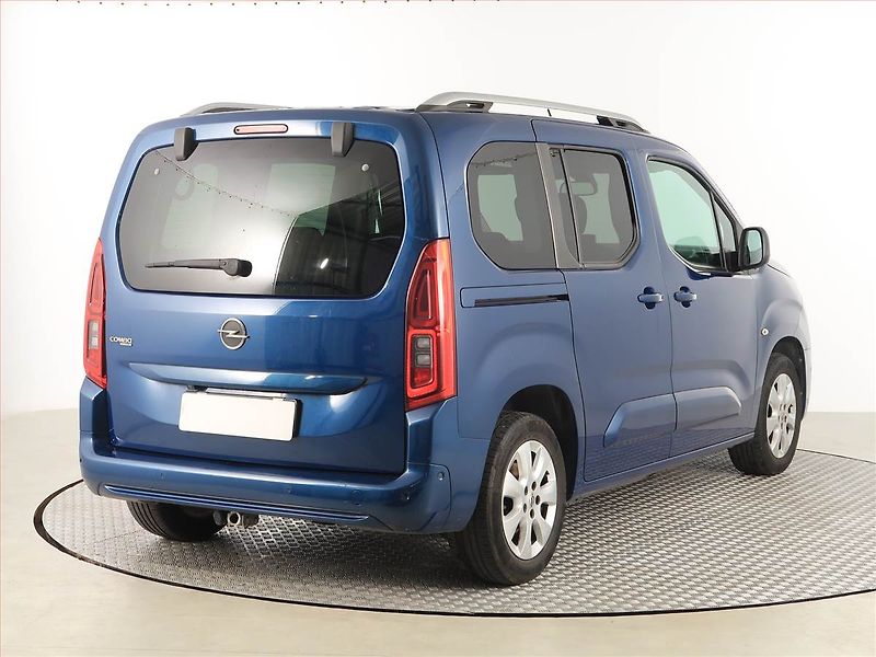 Opel Combo (2019) 1.2 Turbo, 5Míst, SR - fotka 5 z 17