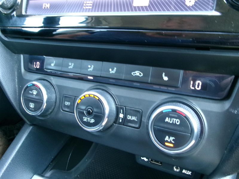 Škoda Octavia (2013) 1,4 TSI AC BT NAVI TEMP - fotka 21 z 38
