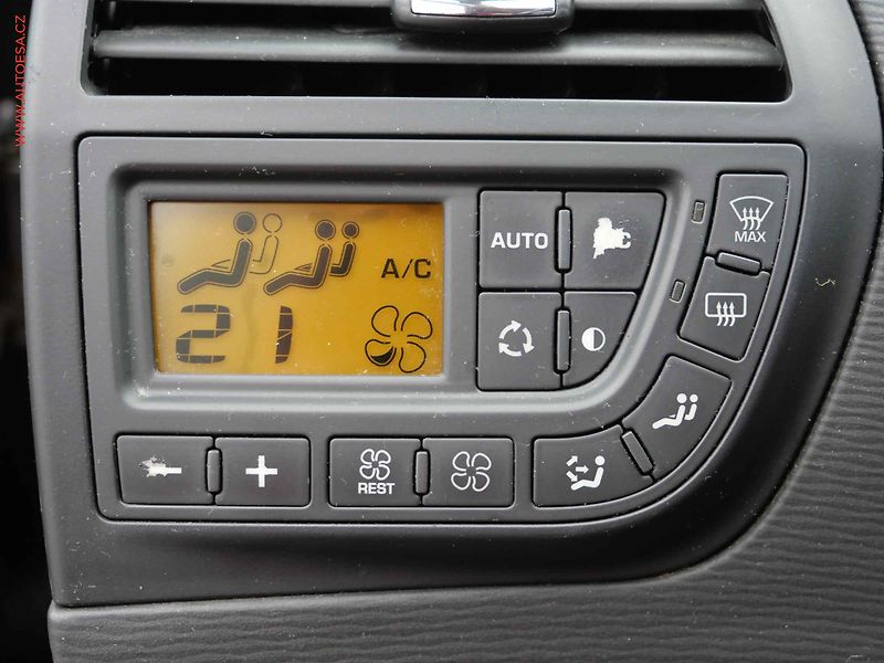 Citroën C4 Picasso (2011) 1.6HDi, 1.maj,ČR, Tendance - fotka 12 z 20