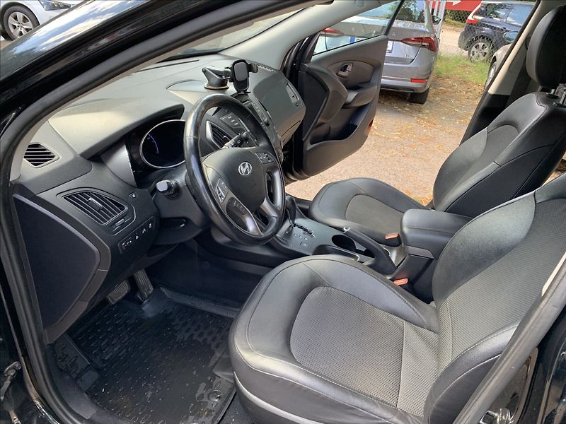 Hyundai ix35 2,0 CRDI AUTOMAT 4x4 ČR,SERVIS - fotka 14 z 17