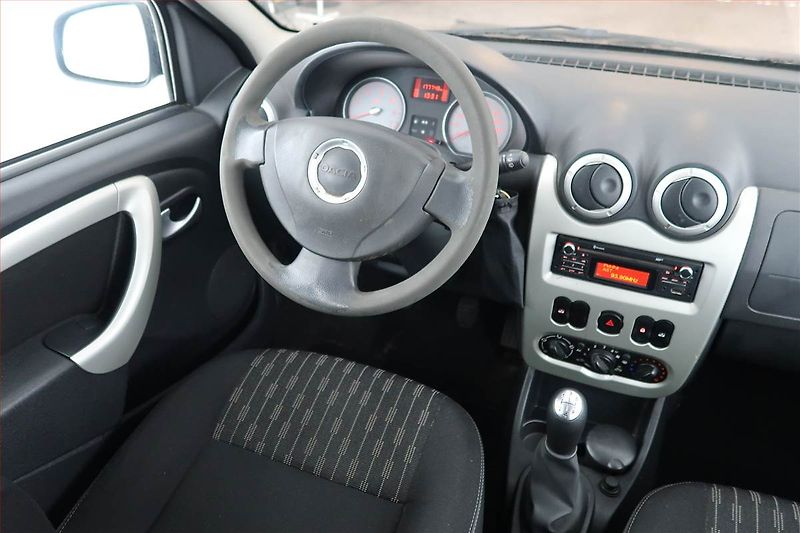 Dacia Logan (2012) 1.6 16V, po STK, Tažné - fotka 7 z 16