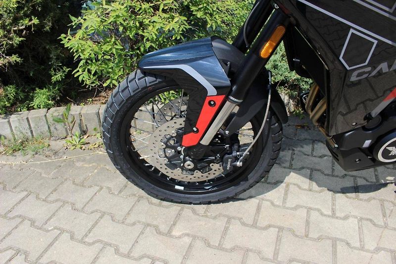 Moto Morini (2025) X-CAPE 700  drátěná kola 2025 - fotka 6 z 10