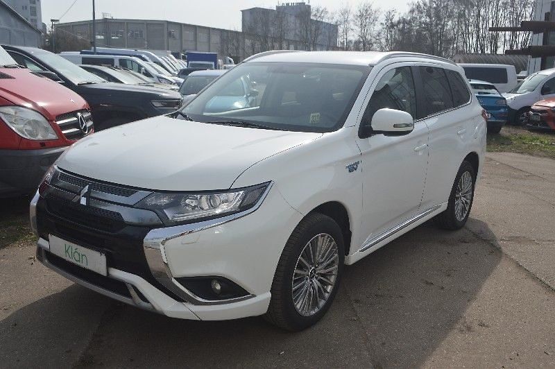 Mitsubishi Outlander 2,4 4x4 - fotka 13 z 26