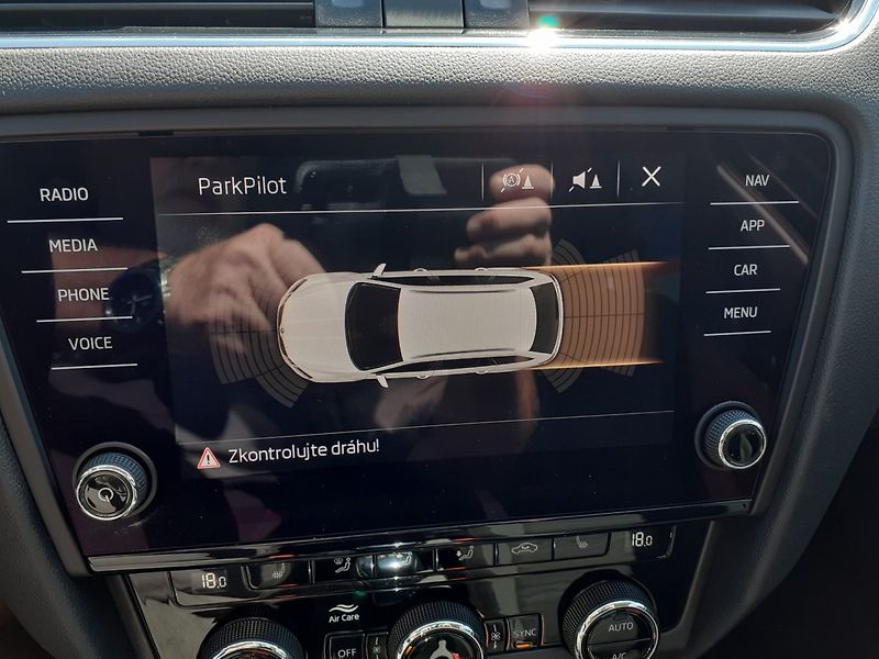 Škoda Octavia (2018) KOMBI 1.5 TSi DSG - fotka 16 z 41