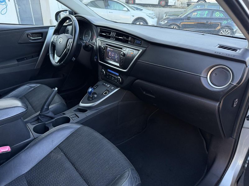 Toyota Auris 1.8l 73kW - fotka 13 z 14