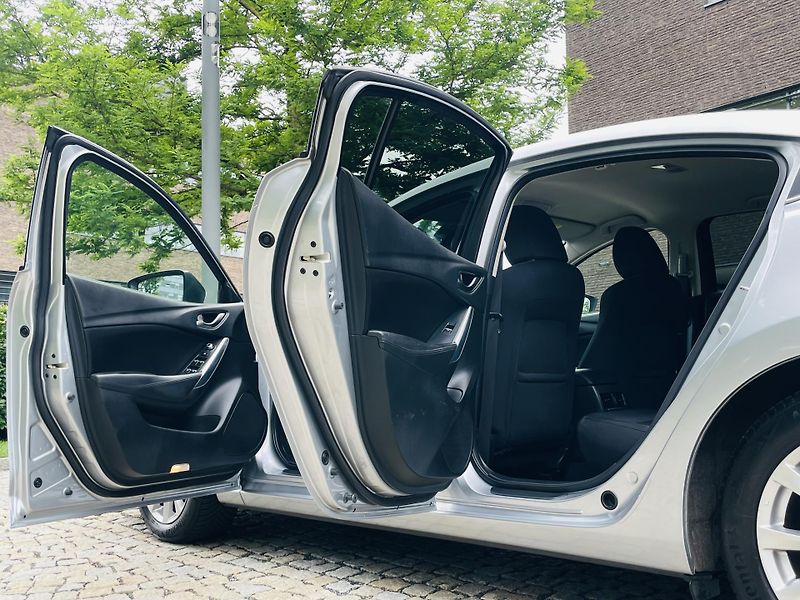 Mazda 6 2.0i AUTOMAT 1MAJITEL SERVISKA - fotka 21 z 45