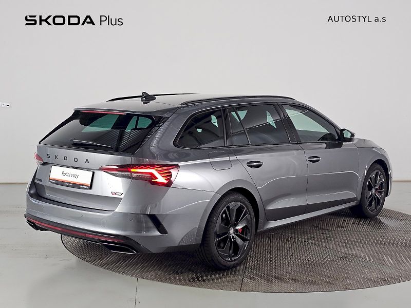 Škoda Octavia (2025) 2.0TSI 195kW DSG RS Combi - fotka 2 z 34