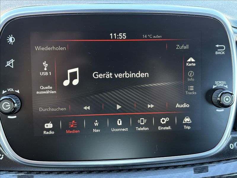 Abarth 595C 1,4 ESSEESSE 132 kW,Xenon,Navi - fotka 12 z 42