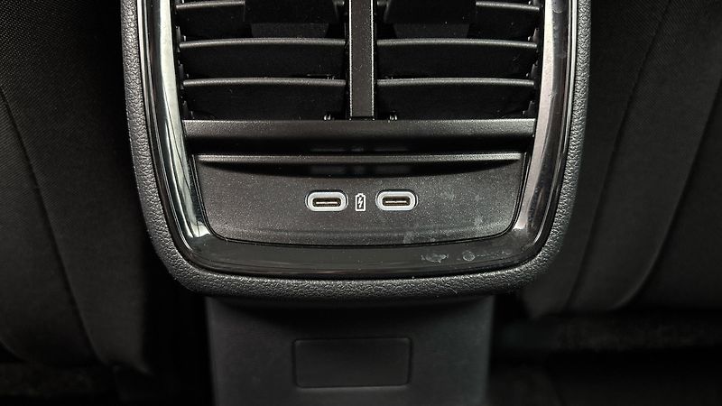 Škoda Kamiq 1.5 TSI DSG Style - fotka 20 z 28