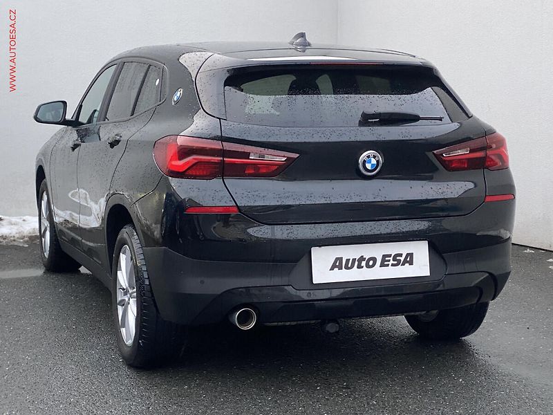 BMW X2 (2020) 1.5T sDrive18i, LED, navi - fotka 6 z 19