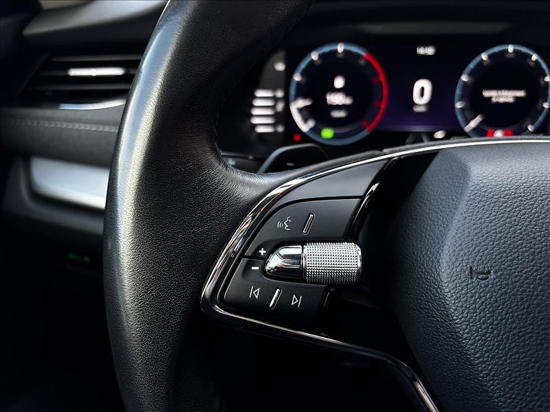 Škoda Octavia 2,0 TDI 110kW DSG Style Combi - fotka 24 z 39