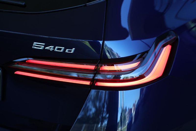 BMW Řada 5 540d xDrive Touring - fotka 18 z 18