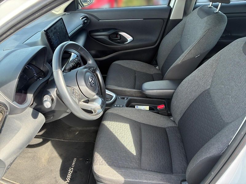 Toyota Yaris Cross (2023) COMFORT 1.5HYBRID 68kW CZ DPH  - fotka 7 z 11