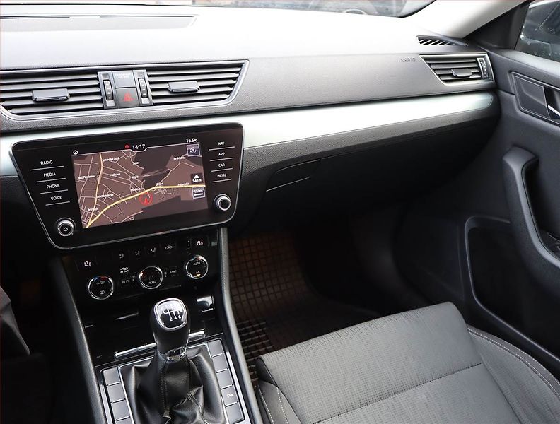 Škoda Superb (2018) Ambition 1.6 TDI, Bi-Xenony - fotka 8 z 20