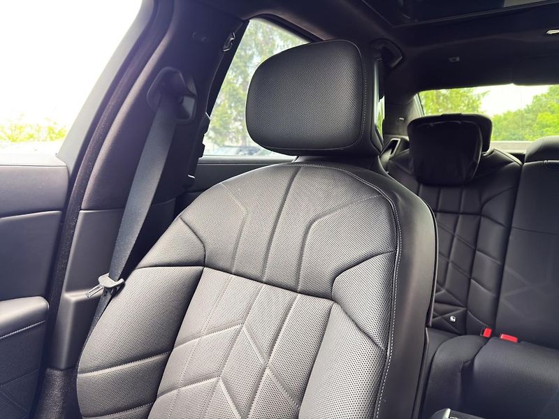 BMW Řada 7 M760e xDrive Sedan - fotka 16 z 27