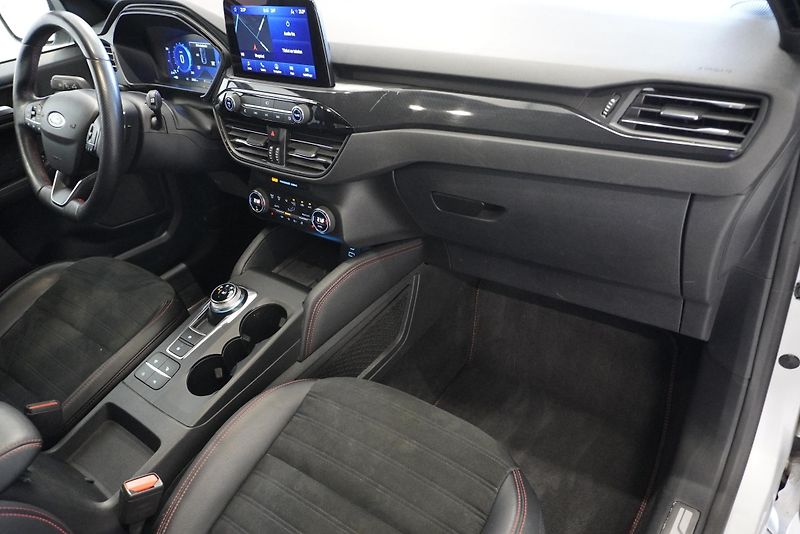 Ford Kuga 2.0 TDCi ST-LINE 4x4 AUTOMAT 8 - fotka 33 z 34