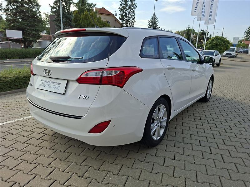 Hyundai i30 1,6 Trikolor 88KW - fotka 3 z 18