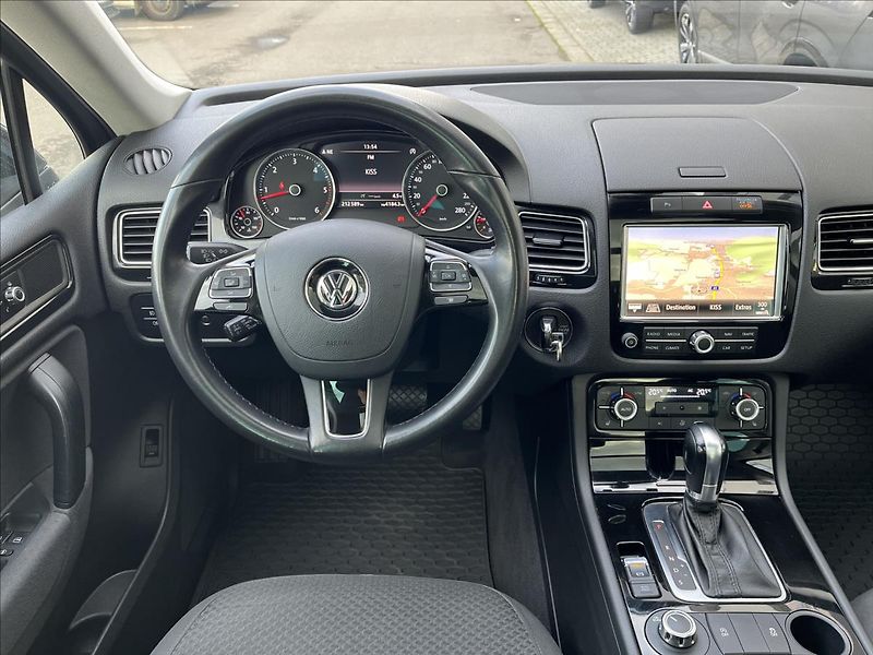 Volkswagen Touareg 3,0 TDI  V6 150 kW DSG 4M - fotka 12 z 36