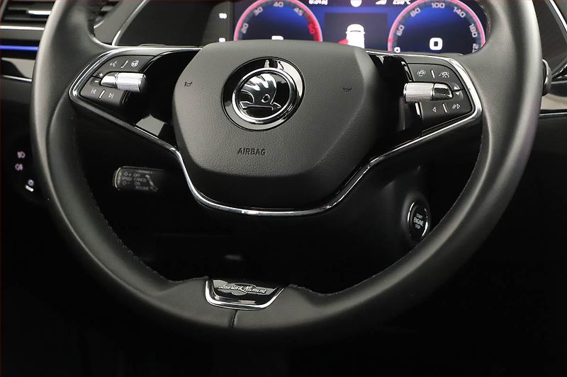 Škoda Superb (2021) Laurin&Klement 2.0 TDI - fotka 20 z 24