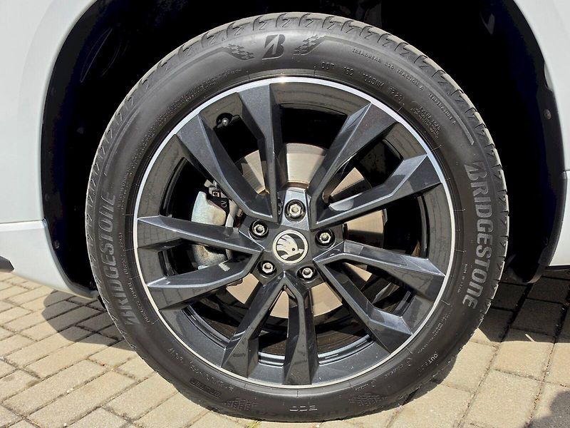 Škoda Karoq (2023) 1,5TSI 110KW SPORTLINE - fotka 31 z 33