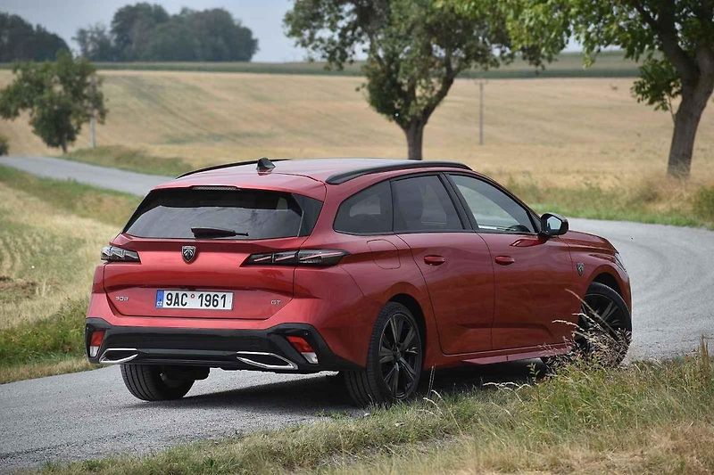 Peugeot kombíky umí. Platí to i novém 308 SW